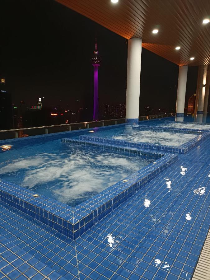 Lx 39A Balcony Klcc View 1 Bedroom Infinity Pool Куала-Лумпур Экстерьер фото
