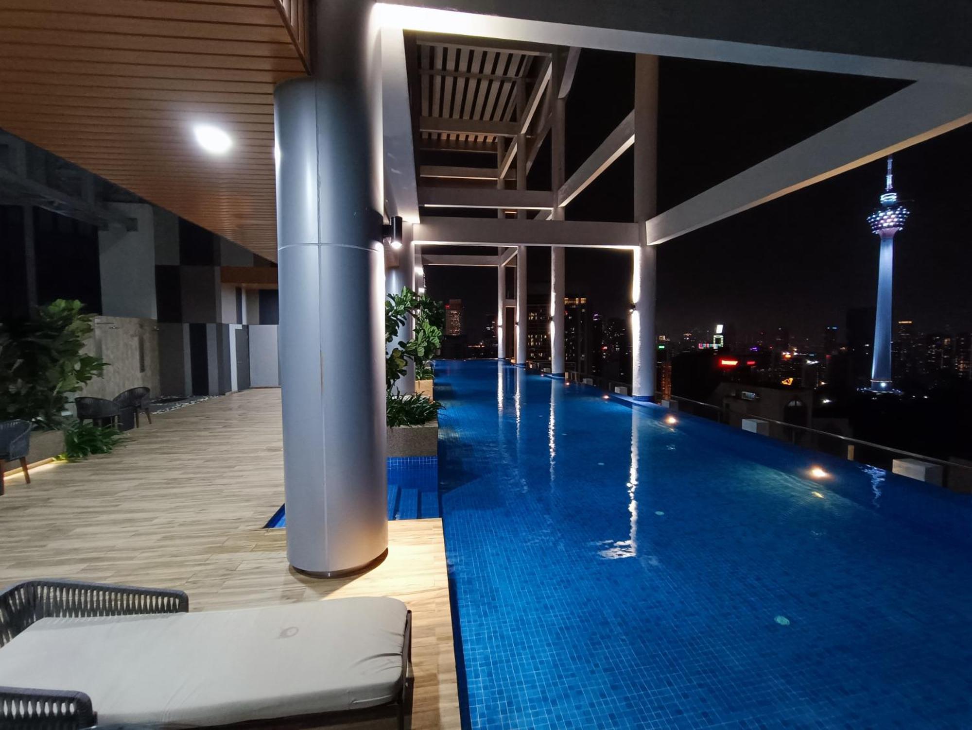 Lx 39A Balcony Klcc View 1 Bedroom Infinity Pool Куала-Лумпур Экстерьер фото