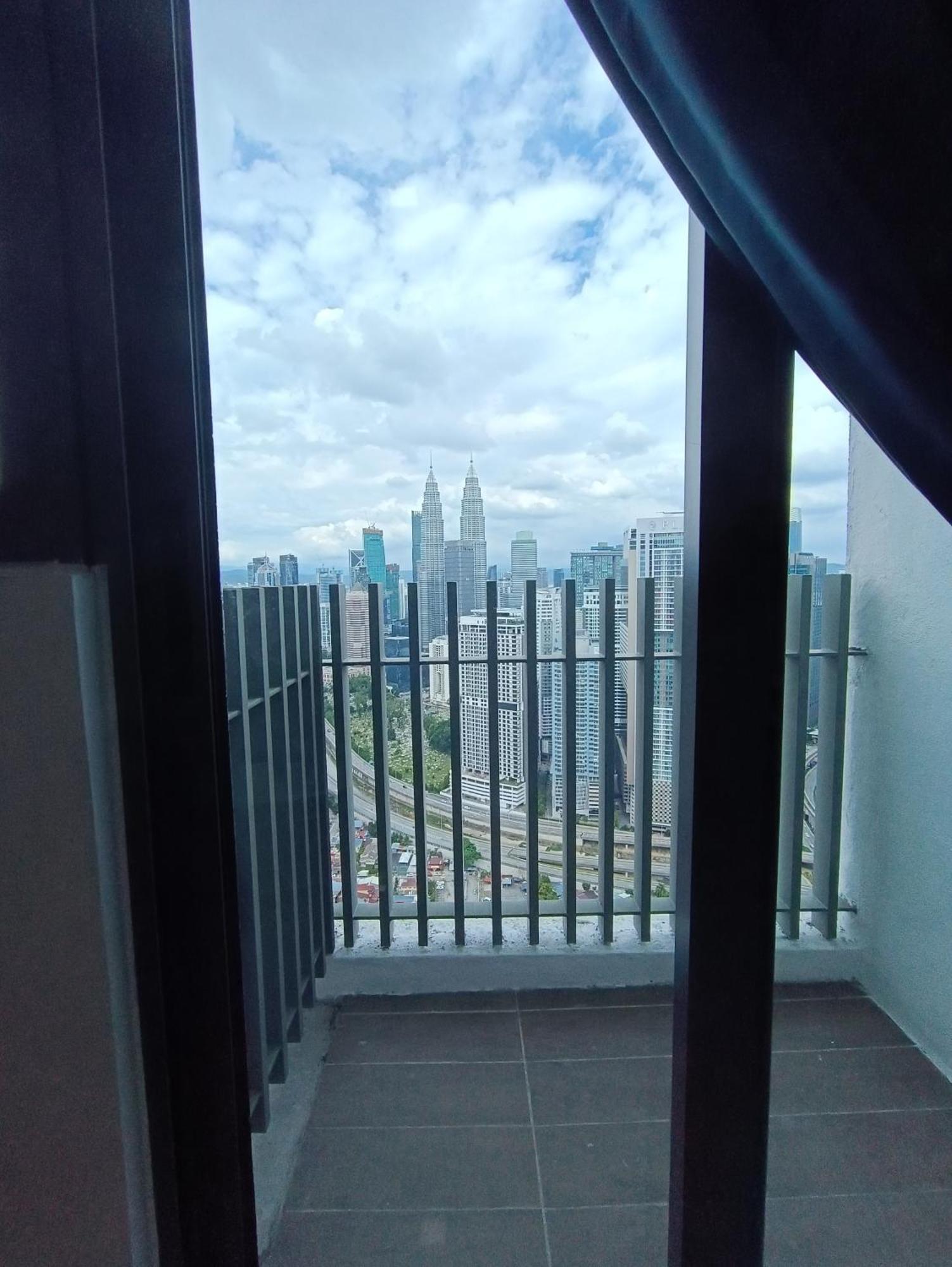 Lx 39A Balcony Klcc View 1 Bedroom Infinity Pool Куала-Лумпур Экстерьер фото